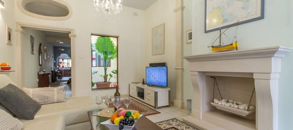 Well Located Townhouse & Courtyard Kalka, Kalkara — photo 1