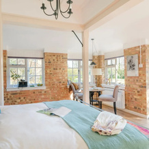 Old Mill Lodge I By Huluki Sussex Stays, Хорсхем — фото 5
