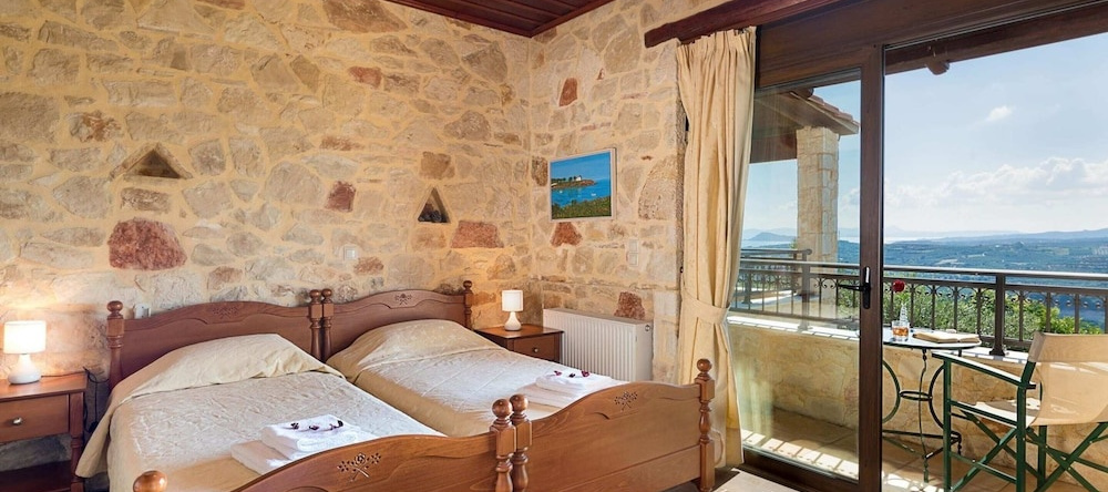 Villa in Tavronitis With Pool & Stunning Views, Polemarchi — photo 1