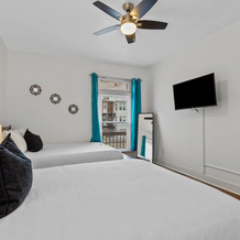 Expansive Downtown Home | JZ Vacation Rentals, St. Louis — photo 5