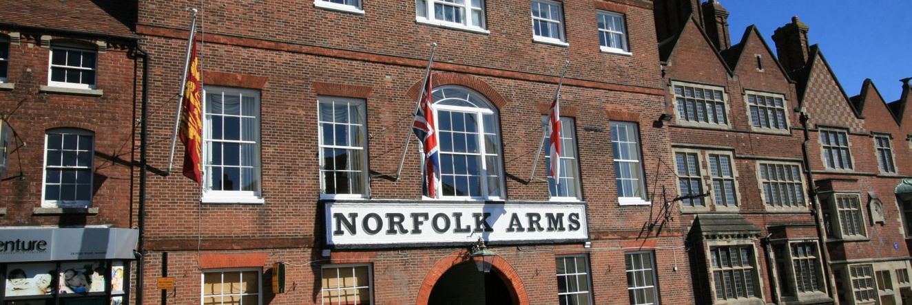 Norfolk Arms Hotel, 阿伦德尔 — 照片 1