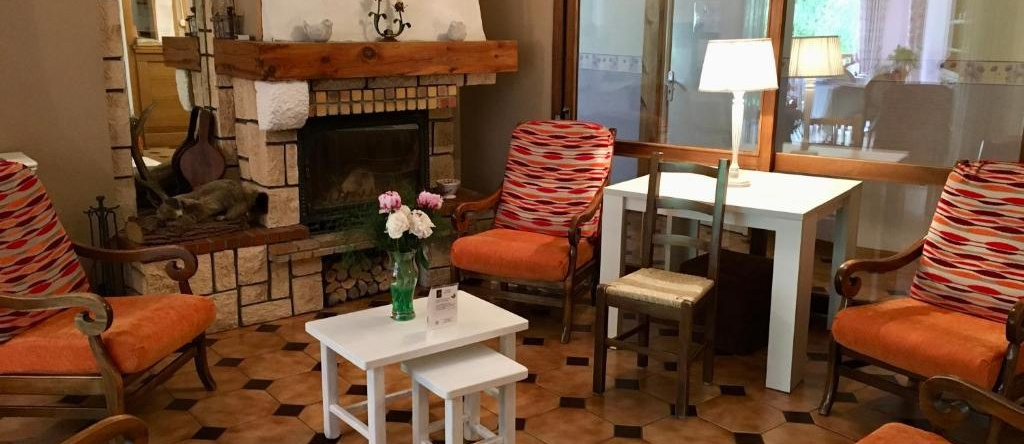 Hôtel Le Catinat Fleuri, 吉耶斯特尔 — 照片 1