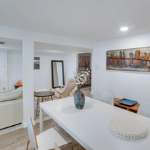 Sleek & Central Centennial Apartment w/ Fireplace!, 恩格尔伍德 — 照片 5