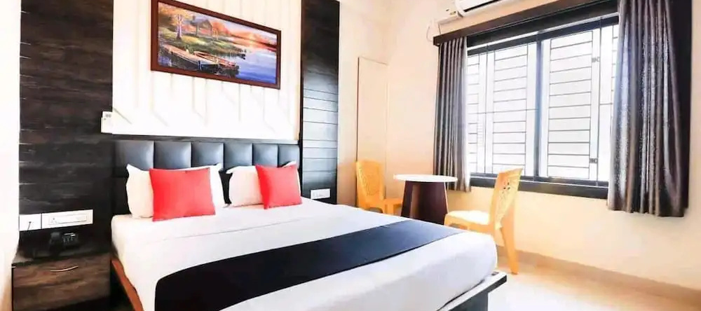 Hotel Plaza Avenue, Deralakatte — photo 1