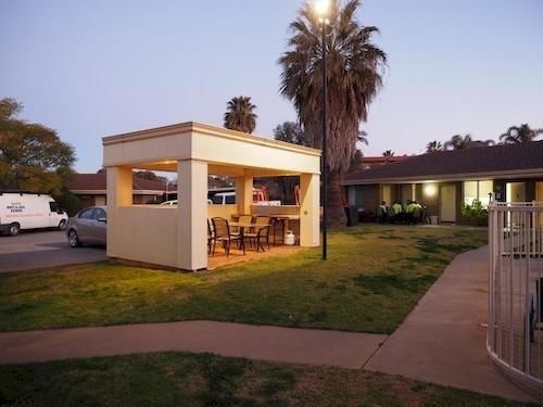Jacaranda Motel & Holiday Units, 斯旺希尔 — 照片 1