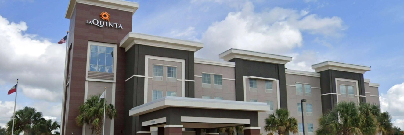 La Quinta Inn & Suites by Wyndham Pearsall, 珀歇尔 — 照片 1