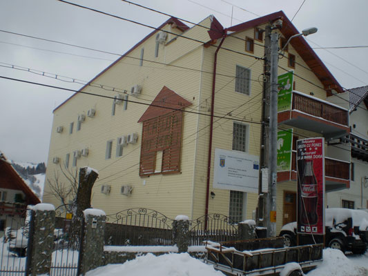 Pension House with Ponies, 下莫埃丘 — 照片 1