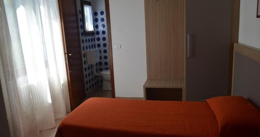 Albergo Diana, Гиффа — фото 1