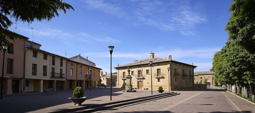 Los Apartamentos del Palacio, Casalarreina — photo 1