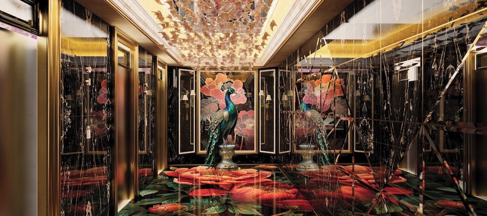 The Trans Luxury Hotel Surabaya, Surabaya — photo 1