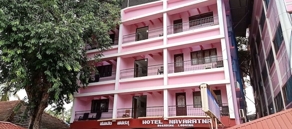Spot On 45084 Hotel Navaratna Deluxe, 卡尔瓦尔 — 照片 1