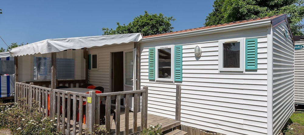Camping Les Alouettes, La Chaize-Giraud — photo 1