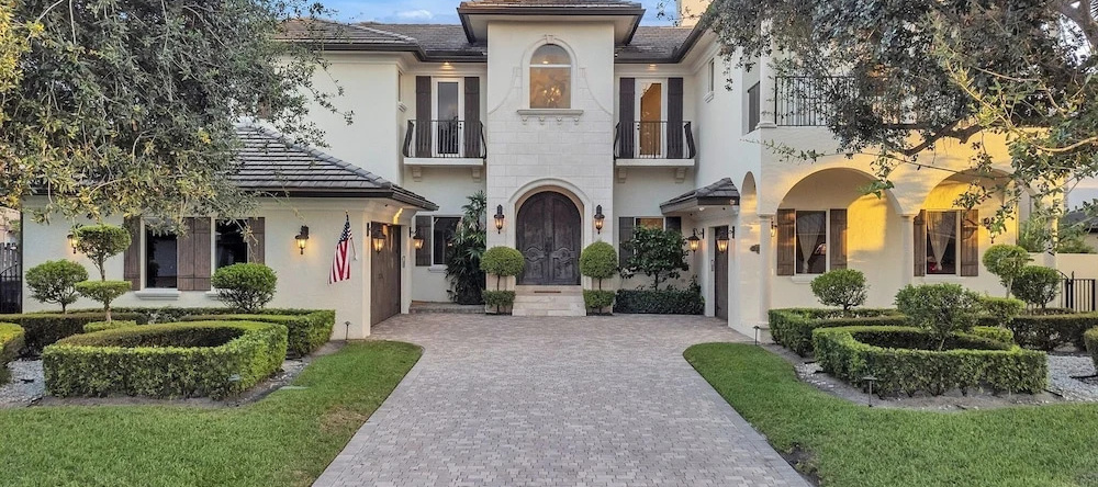 Luxury Home Villa D' Amore Southern Florida Paradise Sleeps 10 5 Bedroom Villa by RedAwning, 劳德代尔堡 — 照片 1