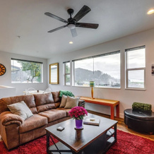 Walk to Marina: Tillamook Bay Apt w/ Water Views!, Garibaldi — photo 4