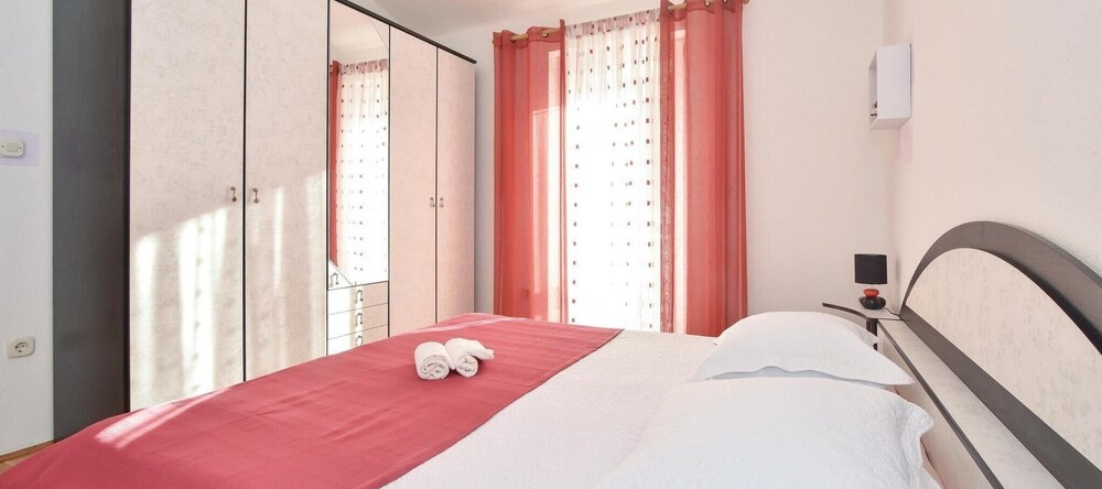 Amazing Home in Blato na Cetini With Wifi and 4 Bedrooms, 克雷舍沃 — 照片 1