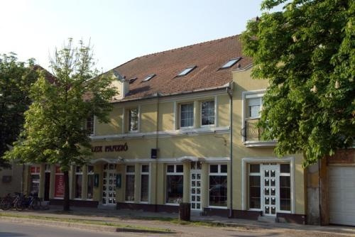 Lux Panzió, Сарваш — фото 1
