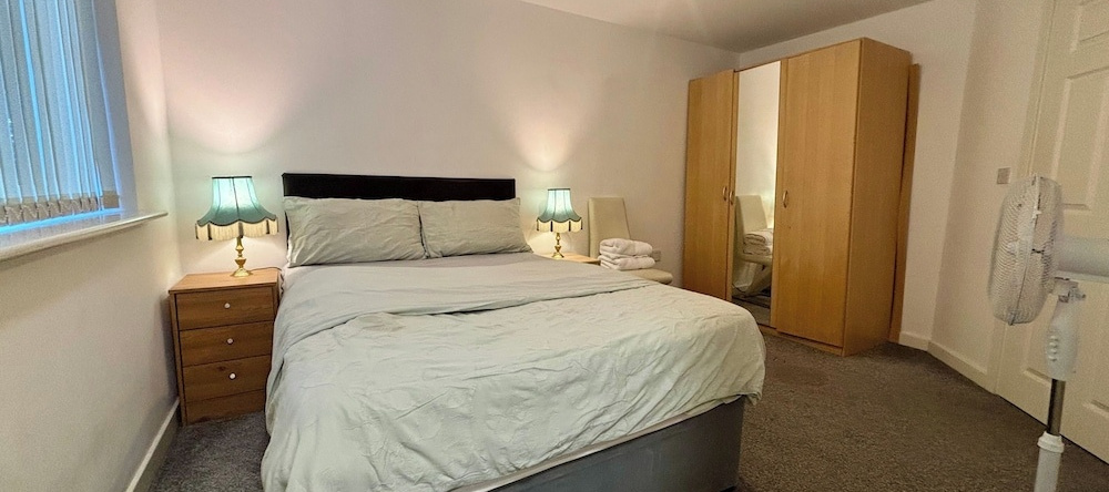 2 Bed Wolverhampton Apartment-Sleeps 5, Вулвергемптон — фото 1
