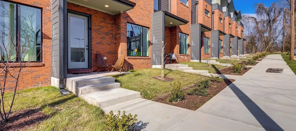 < 2 Mi to Dtwn: Modern Townhome in Knoxville, Knoxville — photo 1
