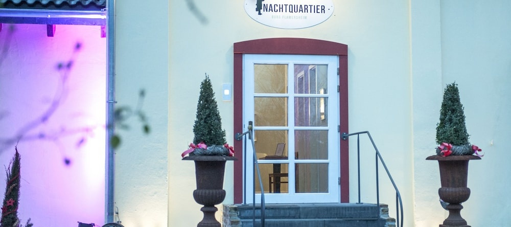 Nachtquartier Burg Flamersheim, 奥伊斯基兴 — 照片 1