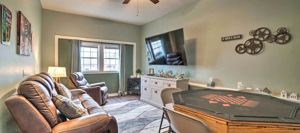 Suburban Getaway w/ Game Room, 19 Mi to Nashville!, 朱丽叶山 — 照片 1
