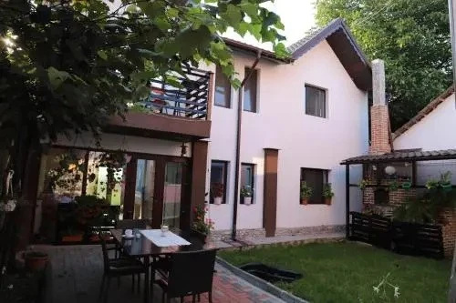 Upstairs Residence, Тыргу-Жиу — фото 1