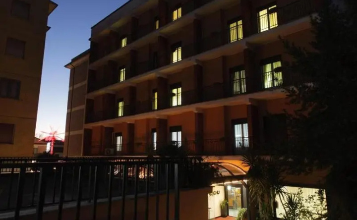 Astor Hotel, Фрозиноне — фото 1