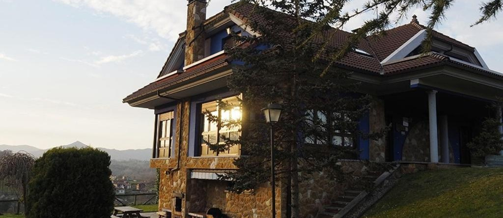 House with 5 Bedrooms in Sevares, with Wonderful Mountain View, Enclosed Garden And Wifi, 塞瓦雷 — 照片 1
