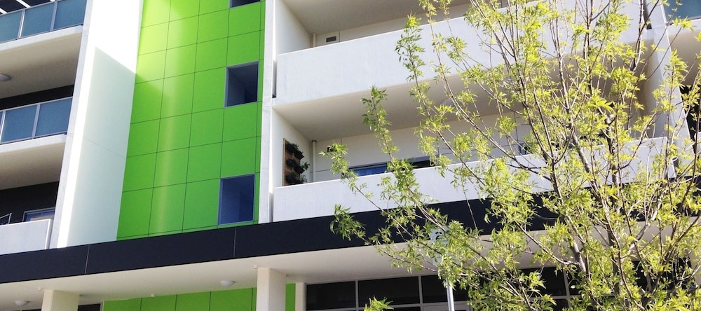Ivy and Roses Boutique Apartments, Gungahlin — photo 1