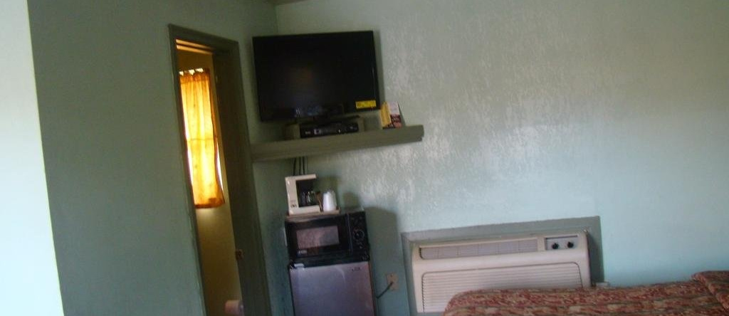 Budget Inn, New Windsor — photo 1