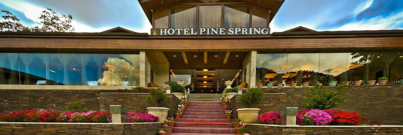 Hotel Pine Spring Pahalgam, 帕哈尔加姆 — 照片 1