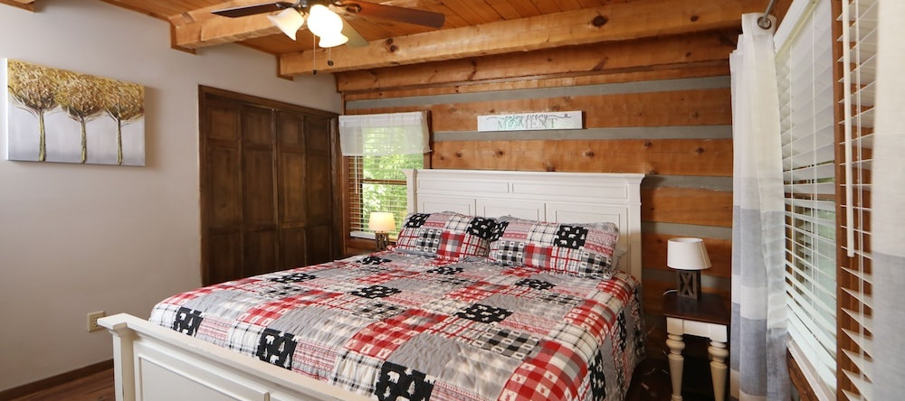 Bear Trails Cabin, Гатлинберг — фото 1