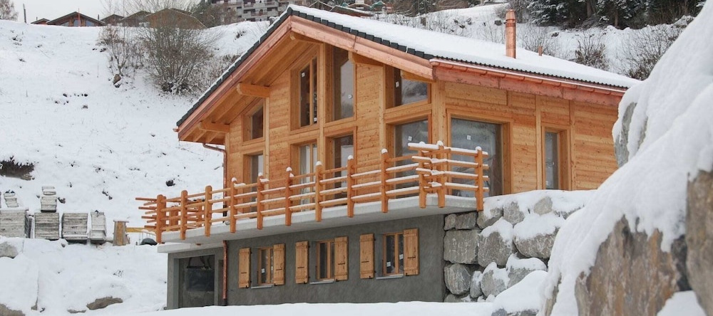 Superb new Chalet, Built in 2010, in the Middle of the ski Resort of Tzoumaz, La Tzoumaz — photo 1