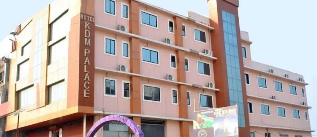 Hotel KDM Palace, 贝古萨赖 — 照片 1