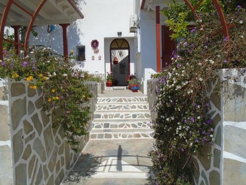 Helios Rooms, Livadi — photo 1