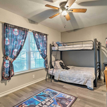 Dog-friendly Texas Retreat w/ Hot Tub, Patio & Bar, 康弗斯 — 照片 3