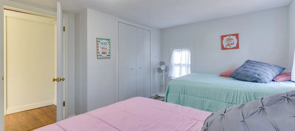 Adorable Cottage: Fire Pit, Walk to Colonial Beach, Colonial Beach — photo 1