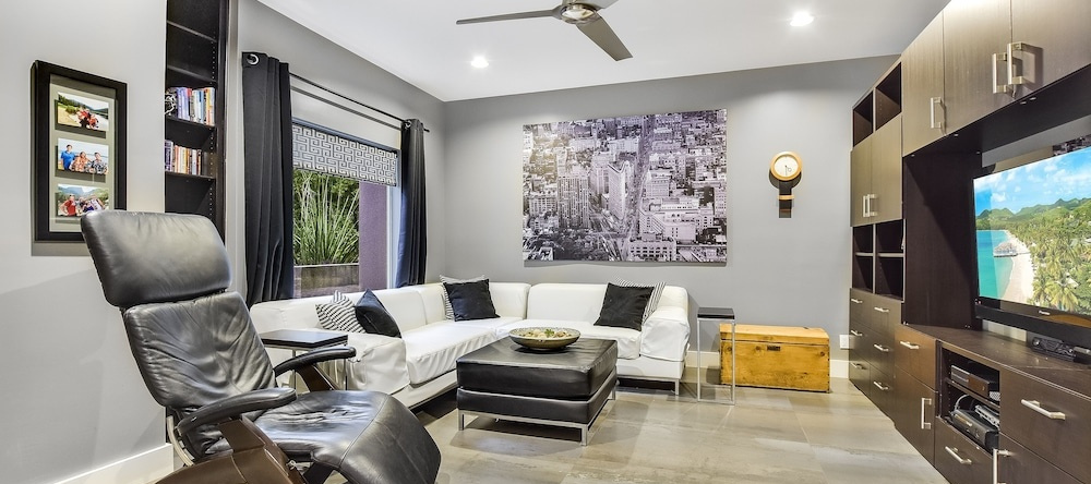 510 Austin - 5 Br Home, West Lake Hills — photo 1