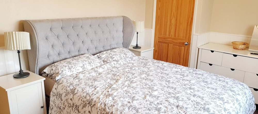 Spacious 3bed Property With Parking Large Garden, South Ockendon — photo 1