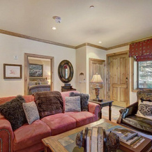 Cozy & Central Arrowhead Ge Townhome 2 Bedroom Condo by RedAwning, Beaver Creek — photo 5