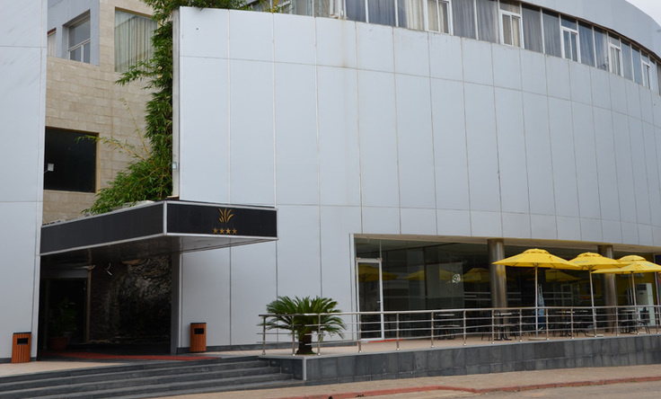 Luna Hotel Executivo, Нампула — фото 1