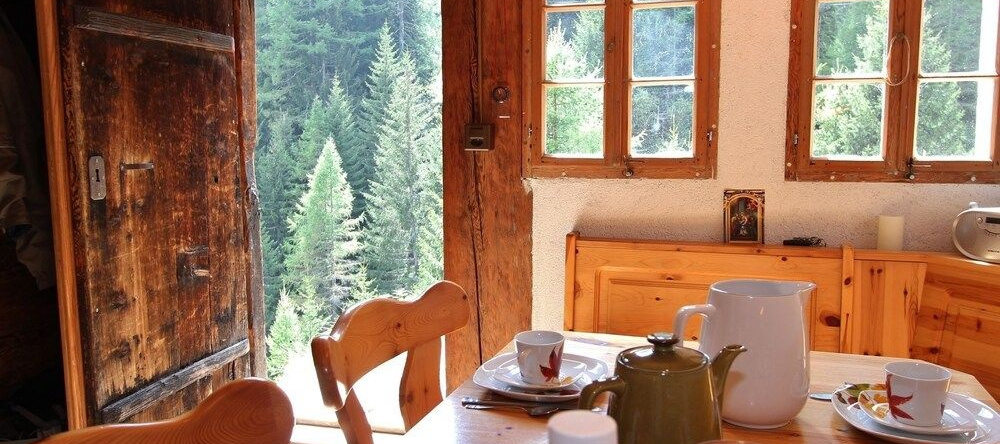 Beautiful Chalet In Binn With Parking, Гренгиольс — фото 1