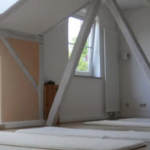 Lehmputzzimmer in der Yogaschule, 格鲁贝 — 照片 5
