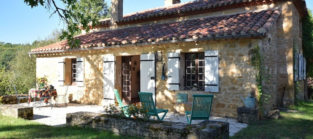 Charming Holiday Home With Deckchairs, Garden, Terrace, BBQ, 索沃泰尔-拉莱芒斯 — 照片 1