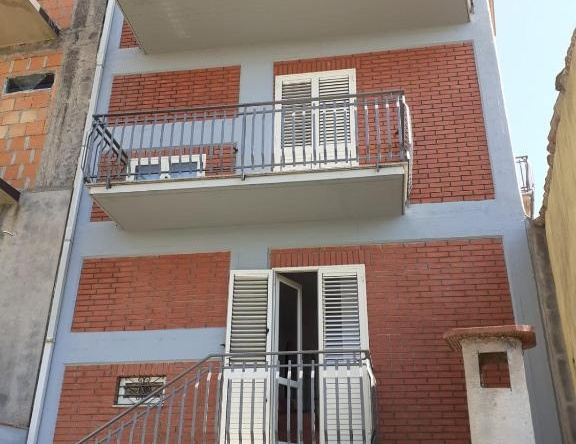 Benvenuti Alla Red House Dei Nebrodi, Cesaro — photo 1