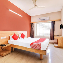 OYO 30567 Karthik Inn, 奇特拉杜尔加 — 照片 2