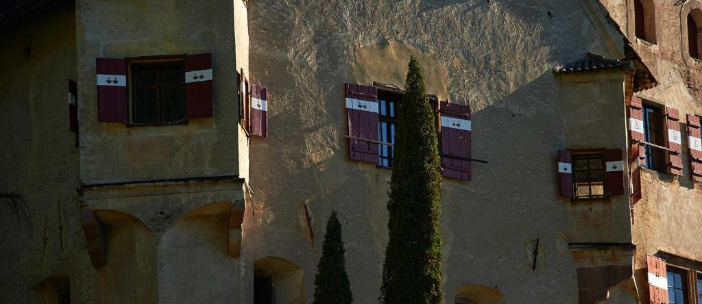Schloss Englar, 阿皮亚诺苏拉斯特拉达德尔维诺(葡萄酒之路上的埃潘) — 照片 1