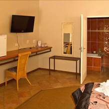 Out of Africa Town Lodge, 奥希瓦罗 — 照片 5