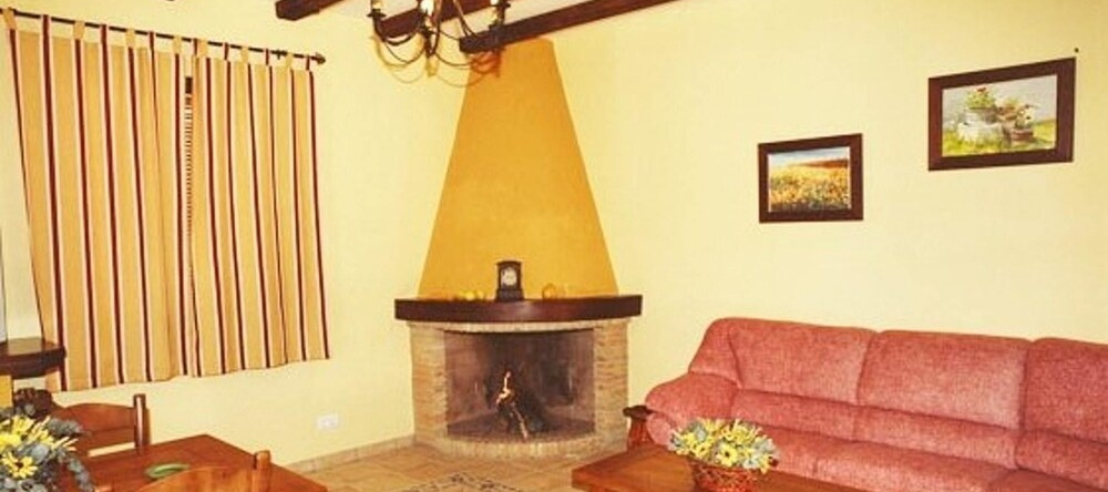House With 5 Bedrooms in Carcabuey, With Wonderful Mountain View, Priv, 卡尔卡布埃 — 照片 1