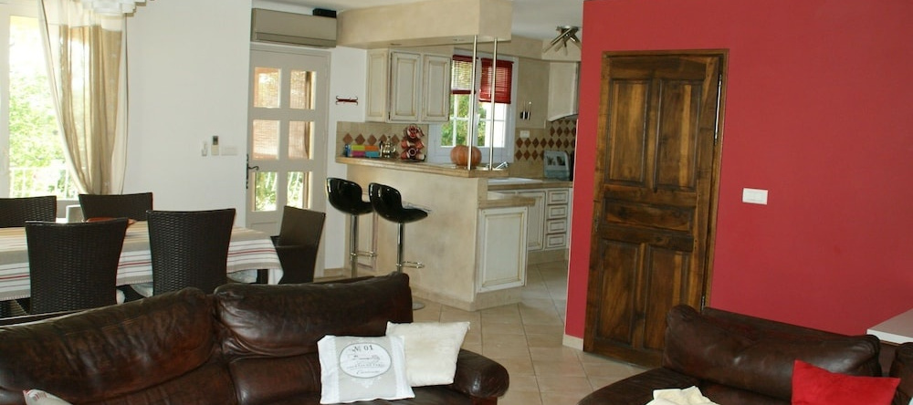 Villa in Reillanne With Private Pool, Reillanne — photo 1