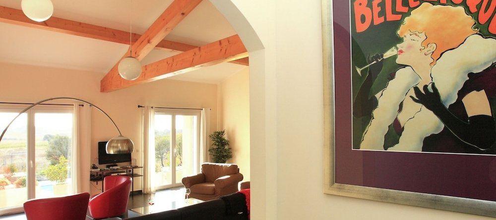 Charming Villa in Escales With Jacuzzi, 埃斯卡尔 — 照片 1